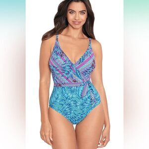 SkinnyDippers by Miraclesuit One Piece Swimsuit
Kiss Kiss
